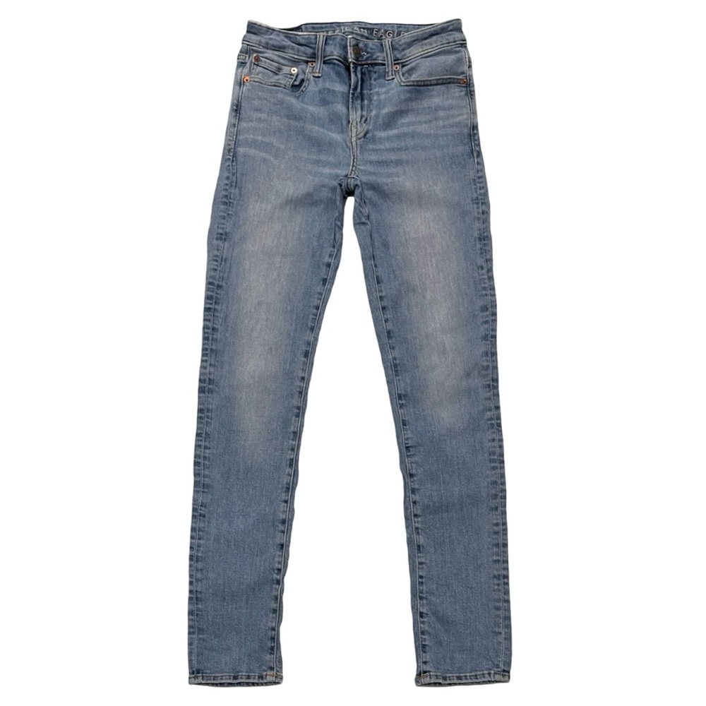 AMERICAN EAGLE SKINNY LIGHT WASH JEANS